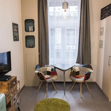 Apartment In Iii.