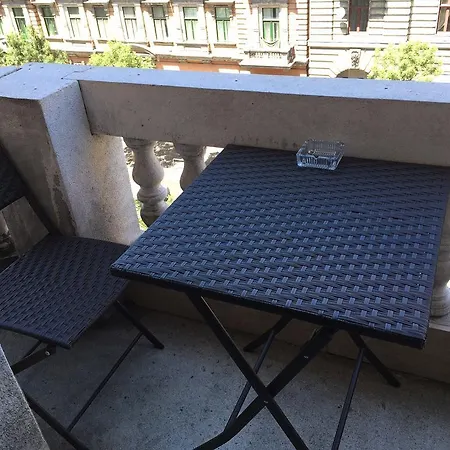 Apartament In Iii. *